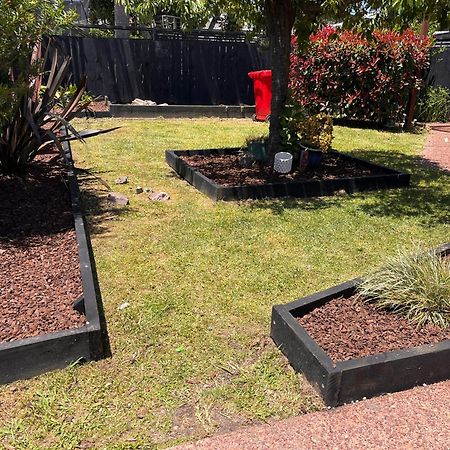 Salty Breeze Beach House Orewa Exterior foto