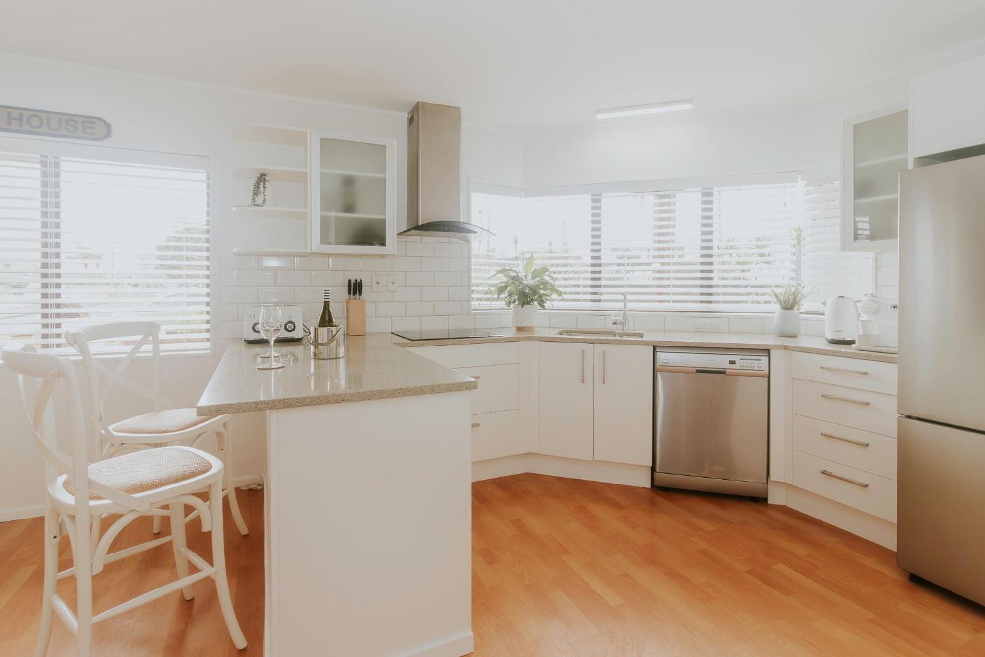 Salty Breeze Beach House Orewa Exterior foto